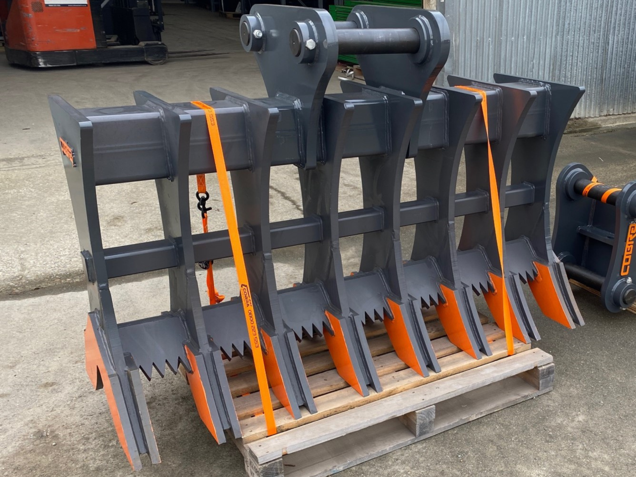 Push Pull Digger Rake